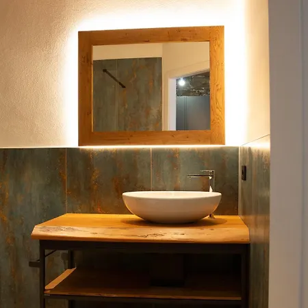Stevoski - Modern Comfort In A Historic Stone House 3*