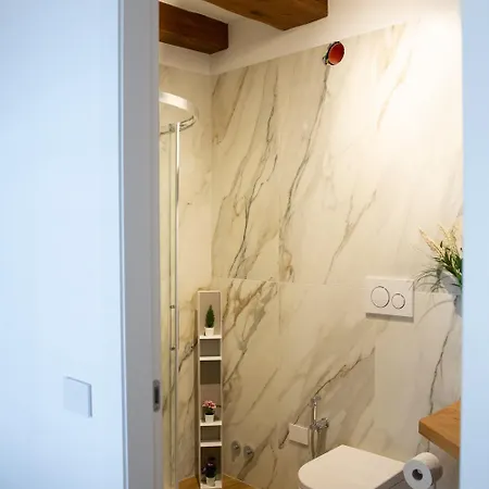 Stevoski - Modern Comfort In A Historic Stone House 3*