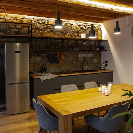 Konukevi Stevoski - Modern Comfort In A Historic Stone House