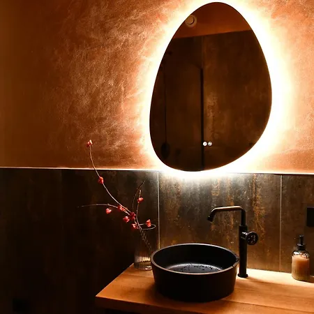 Stevoski - Modern Comfort In A Historic Stone House 3*