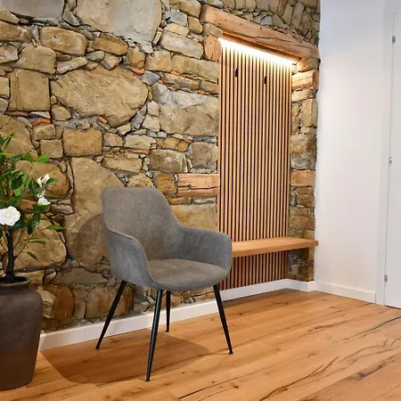 Stevoski - Modern Comfort In A Historic Stone House 3*