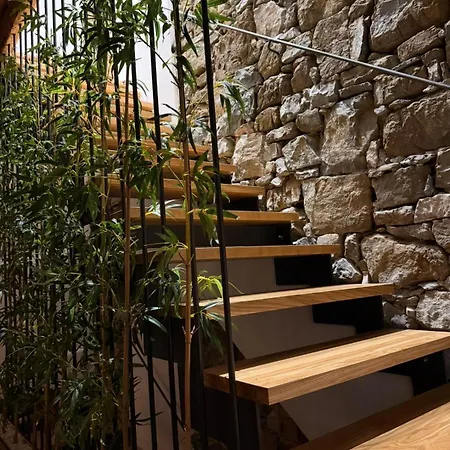 Stevoski - Modern Comfort In A Historic Stone House