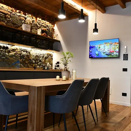 Stevoski - Modern Comfort In A Historic Stone House 3*