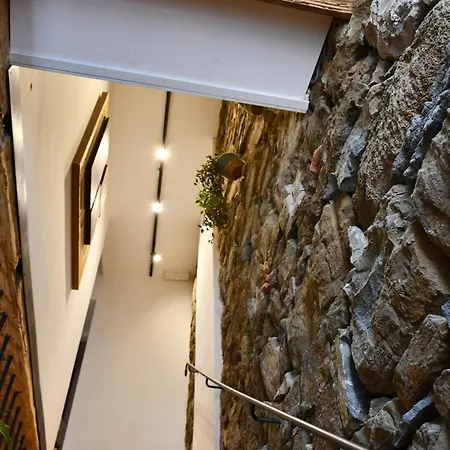 Stevoski - Modern Comfort In A Historic Stone House Konukevi